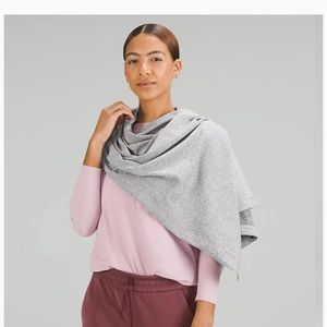 Lululemon vinyasa scarf NWT